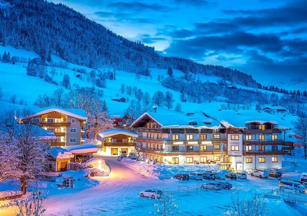 Außenansicht Maria Alm Winter - Hotelansicht