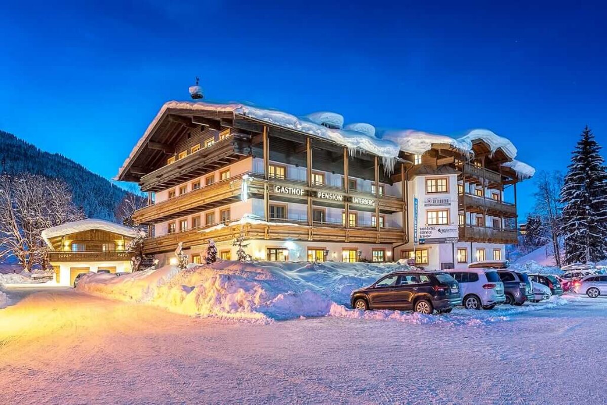 Außenansicht Maria Alm Winter - Hotelansicht