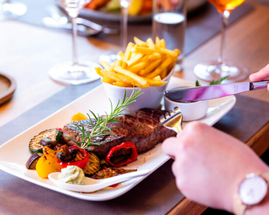Unser Unterberg Restaurant - Steak mit Pommes