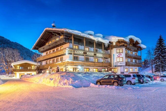 Winter image - Unser Unterberg Hotel exterior view